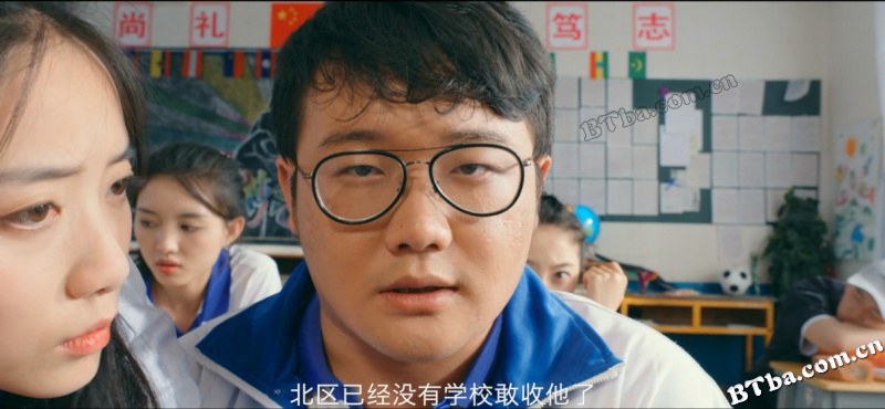 刻在书桌上的时光