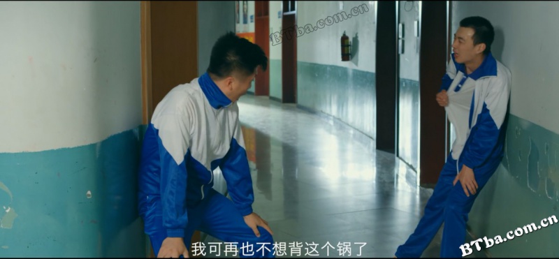 刻在书桌上的时光