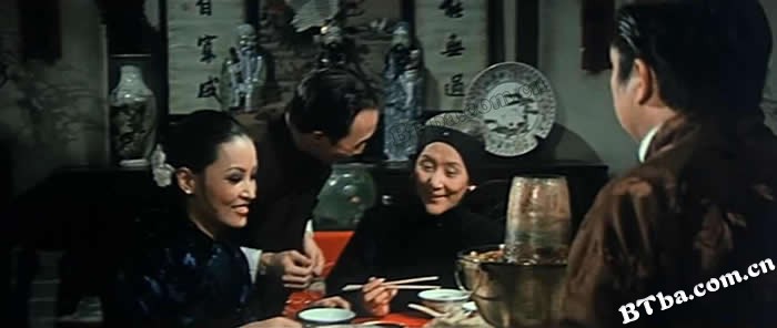 花飞满城春/春城无处不飞花/All in the Family