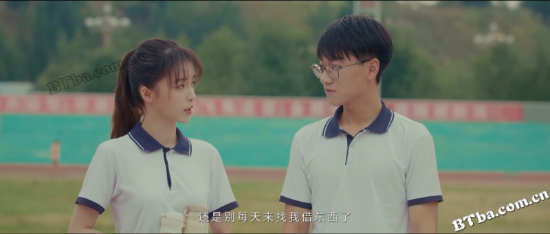 坐在我身后的女孩