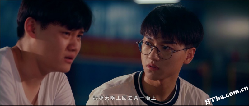 坐在我身后的女孩