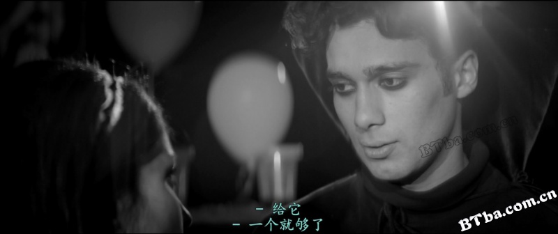 独自夜归的女孩