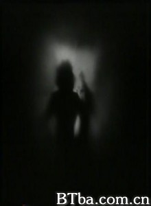 Femmequisepoudre/La/THE WOMAN WHO POWDERS HERSELF-720p|1080p高清bt种子下载
